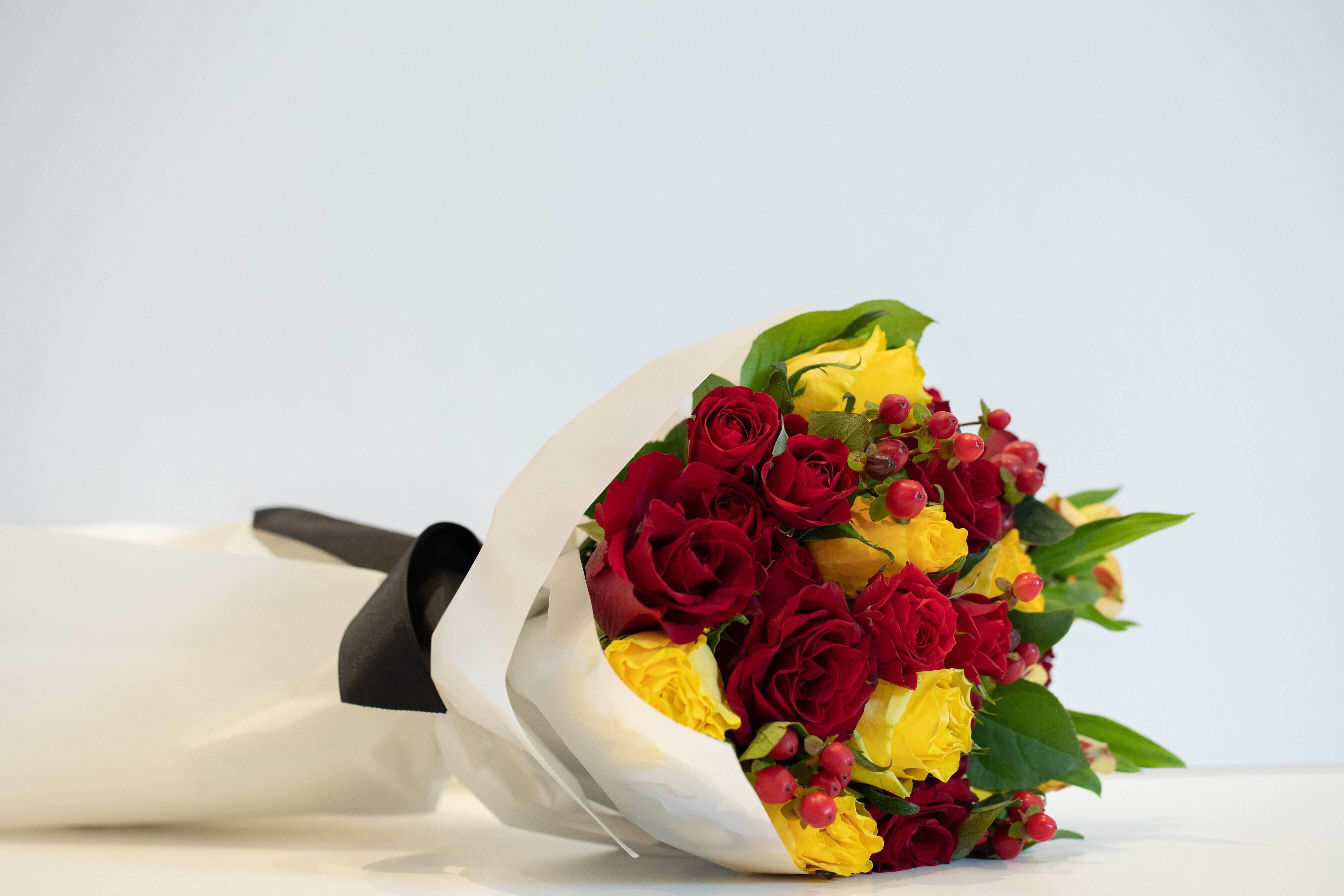 بوكيه روز أحمر وأصفر