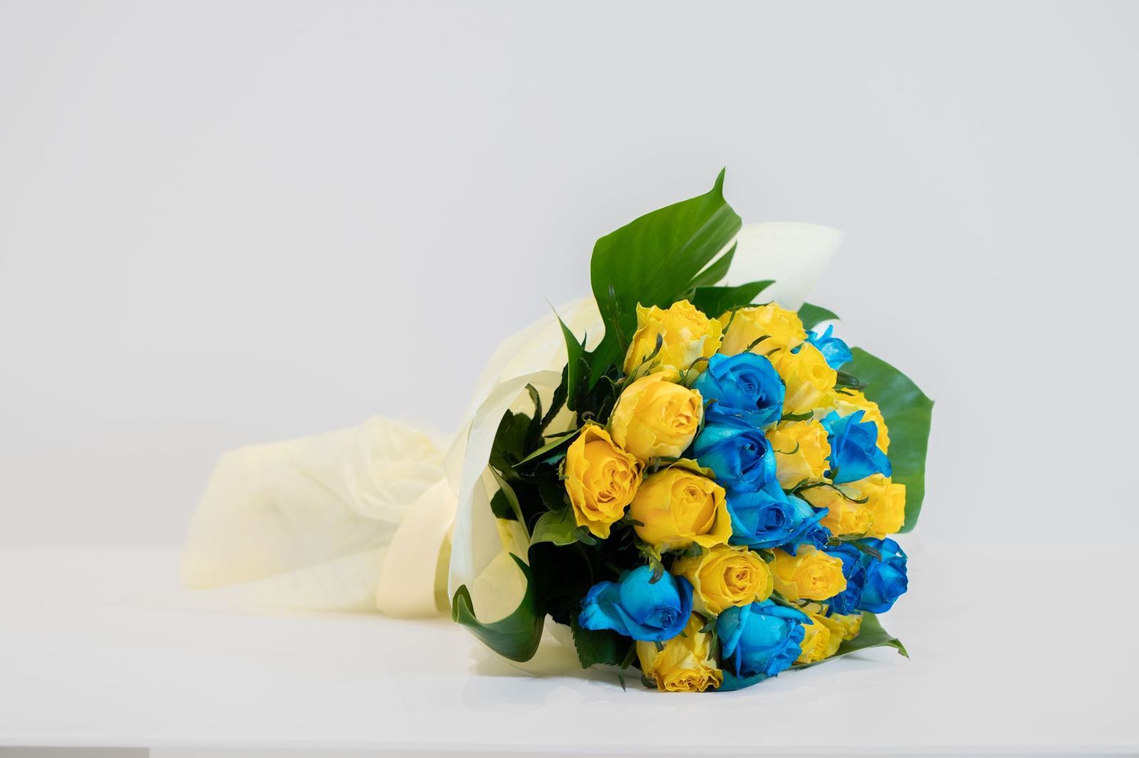 بوكيه جوري أصفر وأزرق