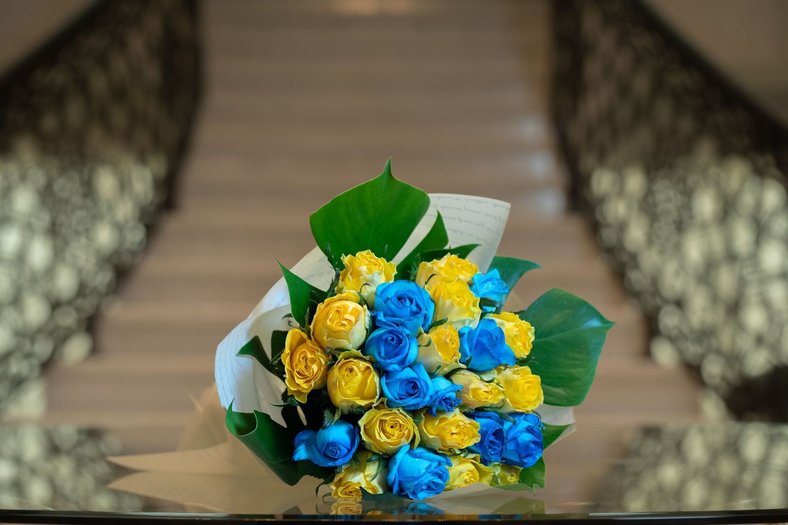 بوكيه جوري أصفر وأزرق