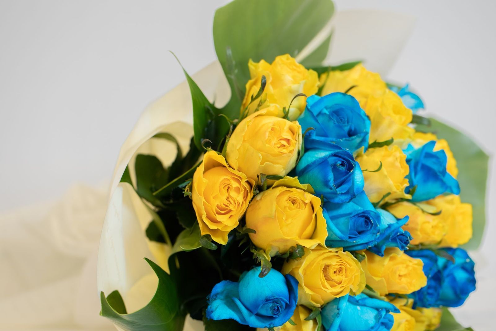 بوكيه جوري أصفر وأزرق