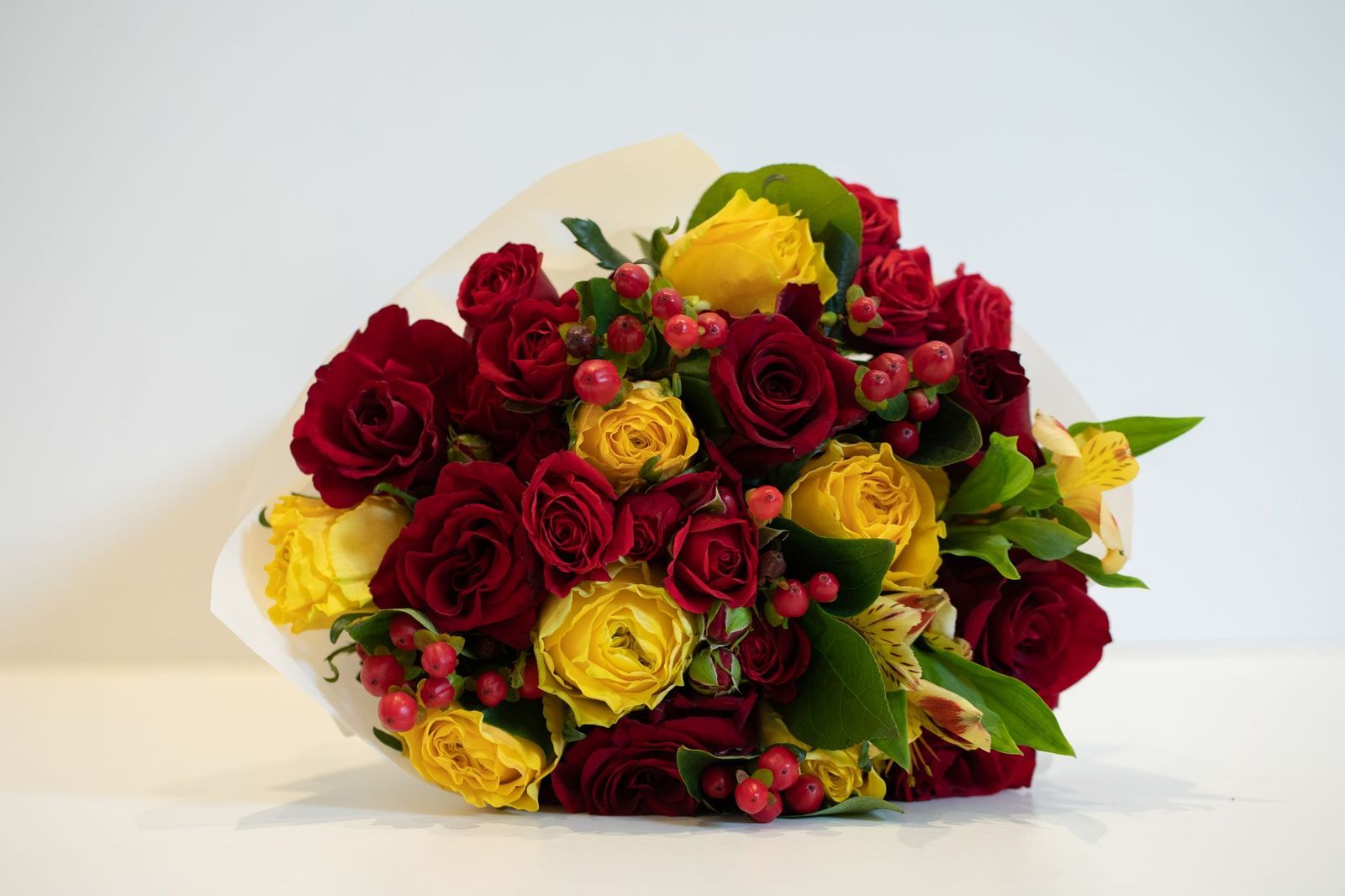 بوكيه روز أحمر وأصفر